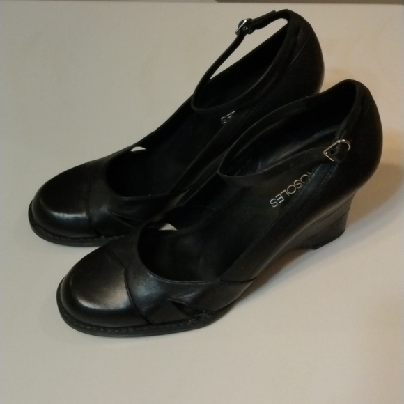 Aerosoles baby boomer black leather wedge shoe with ankle strap, size 8.5 - Picture 1 of 8